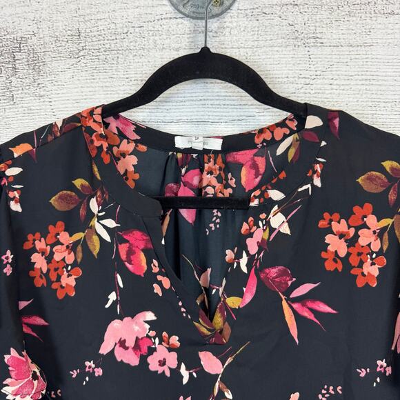 Maurices Plus Size Black & Pink Floral Flutter Sleeve V-Neck Blouse Size 1X - Picture 2 of 8